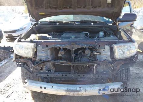 2014 Toyota Sequoia Sr5 5.7L V8 z USA, uszkodzony, nr VIN 5TDBY5G12ES096277